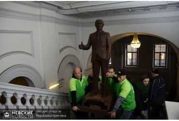 Скульптуру шоколадного Путина представили на выставке в Петербурге